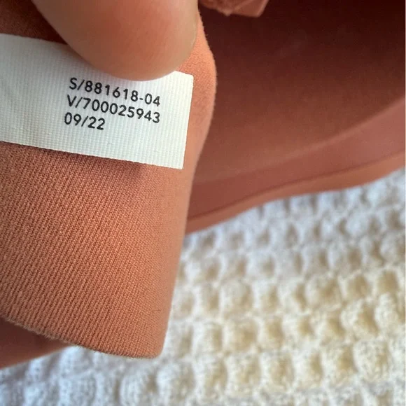 Athleta Ritual Tee Shirt Bra 36D in Coral Orange Soft Padded Smooth No Underwire - Picture 12 of 13